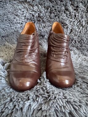 Sofft Brown Leather Ankle Booties